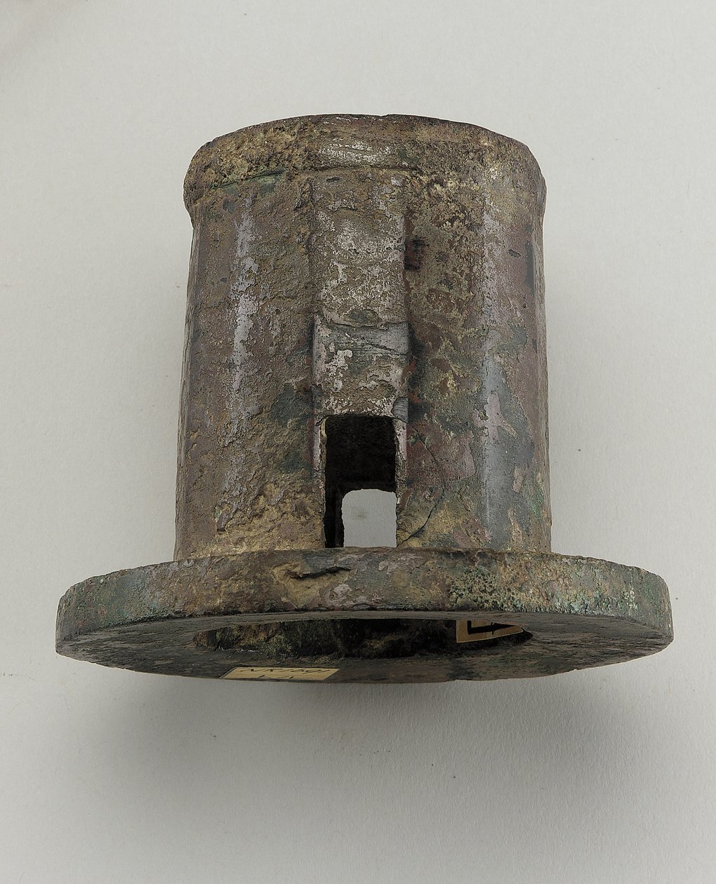 Wagenbeschlag: Achskappe von Zhou Dynasty Chinese School