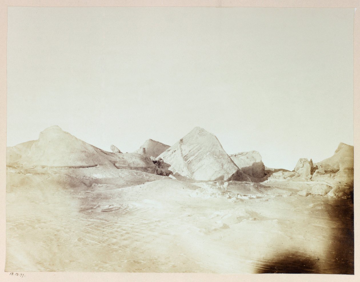 Arktische Expedition (1875-1876) des Kapitäns George Nares (1831-1915): Floebergs, nahe Floeberg Beach von Frederick (attr. to) Barnard