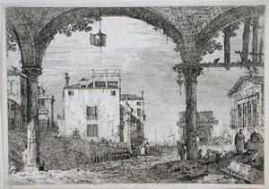 Ansicht durch eine Arkade auf Küstengebäude