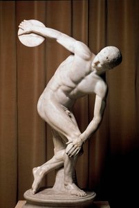 Der Diskobol. Ein römischer Athlet versucht, eine Scheibe zu werfen. Römische Kopie des Originalbronze von Myron aus dem 5. Jahrhundert v. Chr. Rom, Museo Nazionale Romano von (after) Myron