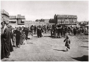 Der Basarplatz in Basra, Irak, 1925 von A. Kerim