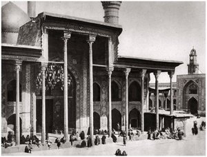Das Eingangstor der Kadimain-Moschee zum Grab des Imam Moosa Al Kadim