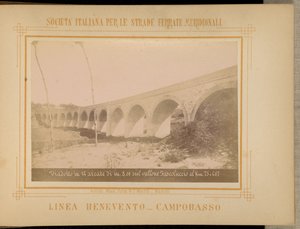 Viadukt in 14 Bögen von 8,00 Metern über das Fascoluccio-Tal bei Kilometer 75 + 467