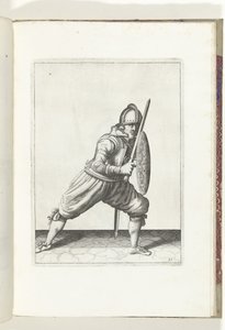 Die Übung mit Schild und Speer: Der Soldat in einer Verteidigungshaltung mit einem Fuß nach vorne und mit seinem Rapier und Schild auf dem Knie vor dem Körper (Nr. 21), 1618 (De Nassausche Wapen-Handelinge, van Schilt, Spies, Rappier ende Targe)