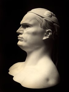 Büste, die das Porträt von Benito Mussolini darstellt, Werk von Adolfo Wildt von Adolfo Wildt