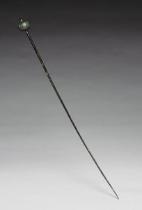 Gewandnadel, ca. 1400 v. Chr. (gegossene und geschmiedete Bronze) von Age Bronze