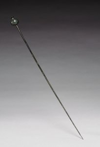 Gewandnadel, ca. 1400 v. Chr. (gegossene und geschmiedete Bronze) von Age Bronze