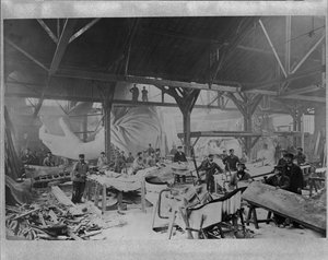 Arbeiter beim Bau der Freiheitsstatue in Bartholdis Pariser Werkstatt, ca. Winter 1882