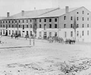 Das konföderierte Libby-Gefängnis für Kriegsgefangene in Richmond, Virginia von Alexander Gardner
