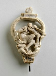 Modell für einen Schlüsselbogen mit einem flüsternden Amor zu einem sitzenden Mädchen: drei Skizzen für die zentrale Gruppe von Alfred Gilbert