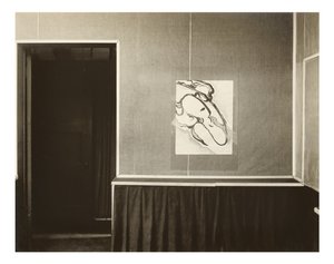 Hauptraum - Wand, neben der Tür, links von Alfred Stieglitz