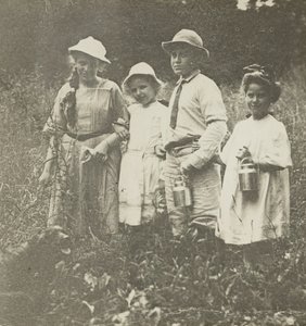 Ohne Titel Flora, Elizabeth, Howard & Kitty im Lake George Feld, 1903-05