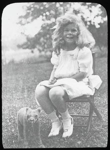 Ohne Titel Georgia E. mit Teddybär, ca. 1916 von Alfred Stieglitz