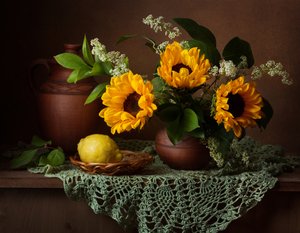 Rustikales Sonnenblumen-Stillleben von Alina Lankina