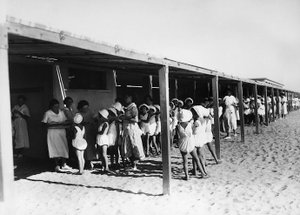 Villa Rosa Maltoni Mussolini: Essensverteilung am Strand