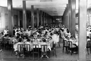 Villa Rosa Maltoni Mussolini: Essenszeit im Refektorium von Fratelli Alinari
