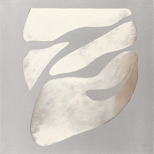 Neutrale fließende Formen von Alma