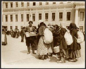 [Fotografien von der Studienreise nach Russland für das Gemälde "Die Abschaffung der Leibeigenschaft in Russland" (1914), aus dem "Epos der Slawen-Zyklus, Moskau"]