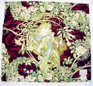 Tafel mit dem Titel "Femme à marguerite" (Frau mit Gänseblümchen) von Alphonse Marie Mucha