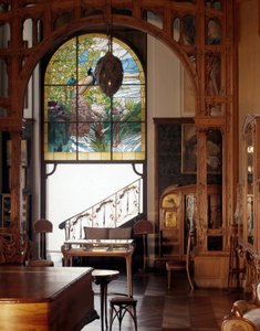 Jugendstil: Ansicht einer Wohnung „Moderner Stil“ mit Buntglas von Alphonse Mucha (1860-1939), Musée des Arts Décoratifs Paris