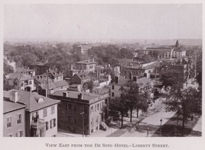 Blick nach Osten vom De Soto Hotel, Liberty Street (s/w Foto) von American Photographer (after)