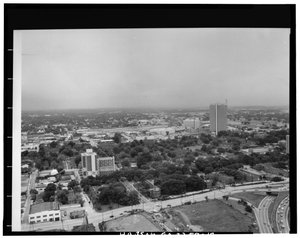 Luftaufnahme nach Nordwesten, Techwood Homes (Sozialwohnungen), begrenzt von North Avenue, Parker Street, William Street & Lovejoy Street, Atlanta, Fulton County, GA von American Photographer