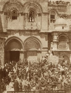 Kirche des Heiligen Grabes, Jerusalem, mit dem von Pilgern überfüllten Hof zu Ostern, 1898-1911