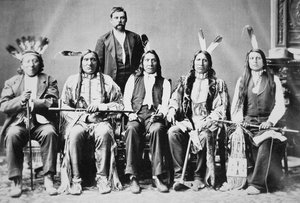 Delegation von Sioux-Häuptlingen, angeführt von Red Cloud (1822-1909) in Washington D.C. um Präsident Ulysses S. Grant (1822-85) im Jahr 1870 zu sehen von American Photographer