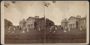 Vorderseite des Herrenhauses und Rasen, Oneida Community, New York State, um 1870 von American Photographer