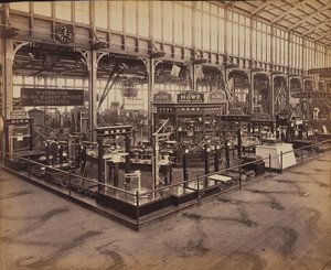 Howe Scale Co.s Ausstellung, Maschinenhalle, Centennial International Exhibition, Philadelphia, 1876 von American Photographer