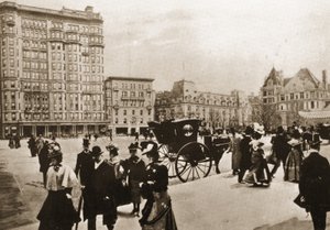 Vor dem Plaza Hotel, New York City, 1896 von American Photographer