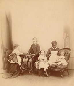 Porträt einer Frau und vier Kinder, 1860er Jahre