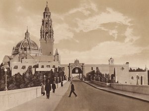 San Diego: Westtor zur Panama-Kalifornien-Ausstellung mit Turm und Kuppel des Kalifornien-Gebäudes (s/w Foto)