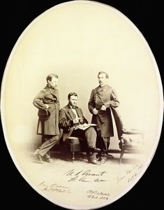 Signiertes Foto von Ulysses S. Grant und seinen Adjutanten, Orville E. Babcock und Adam Badeau, in Militäruniform, ca. 1865