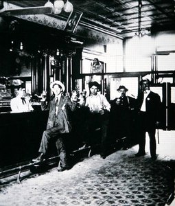 Typischer westlicher Saloon von American Photographer