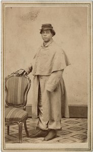 Unidentifizierte afroamerikanische Frau in Uniform von American Photographer