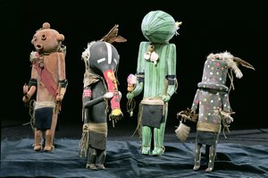 Vier Katchina-Puppen von American School