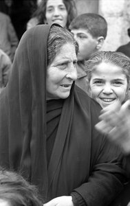 Crotone - Südländische Frauen von Ando Gilardi