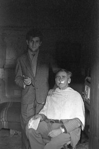 Der Friseur im Shanghaier Viertel, Crotone