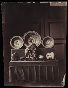 Ausstellung im Musée Chinois der Kaiserin Eugénie in Fontainebleau, um 1861 von Andre Adolphe Eugene Disderi