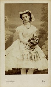 Porträt der Balletttänzerin Marfa Muravyeva 1838-1879, 1863 von Andre Adolphe Eugene Disderi