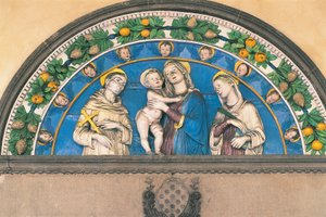 Glasierte Terrakotta-Lunette, die Madonna mit Kind zwischen Heiligen darstellt