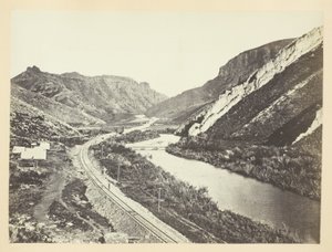 Wilhelminas Pass, Fernsicht auf gezackte Felsen oder Teufelsrutsche, Weber-Schlucht, Utah von Andrew Joseph Russell