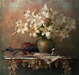 Elegante Lilien und Violine von Andrey Morozov