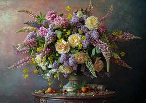 Opulentes Blumenstillleben von Andrey Morozov