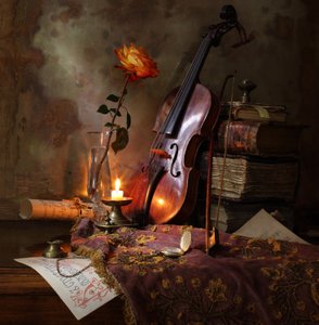 Romantische Violine und Rose von Andrey Morozov