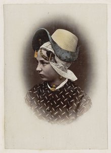 Porträt einer Frau in der Tracht von Nord-Holland