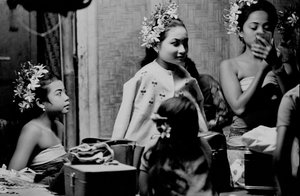 Balinesische Tänzer, Tandjung Sari Hotel, Sanur von Angus Forbes