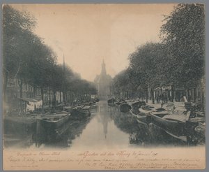 Gezicht op de Turfmarkt en de Nieuwe Kerk te Den Haag