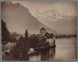 Schloss Chillon am Genfersee, in der Ferne die Dents du Midi von Anonymous